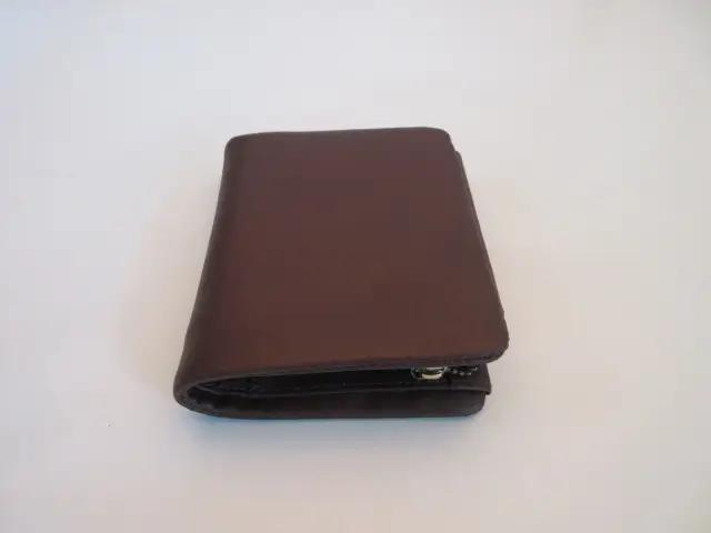 Guangzhou Denglinlu Leather Products Co., Ltd.