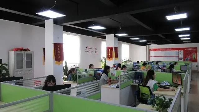 Zhongshan Lucky Art And Crafts Gifts Co., Ltd.