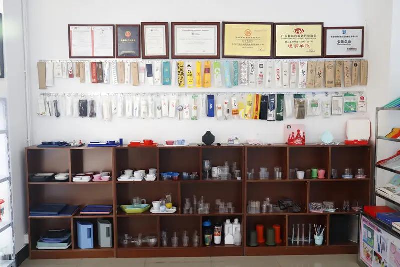Dongguan De Xuan Plastic Hardware Products Co., Ltd.