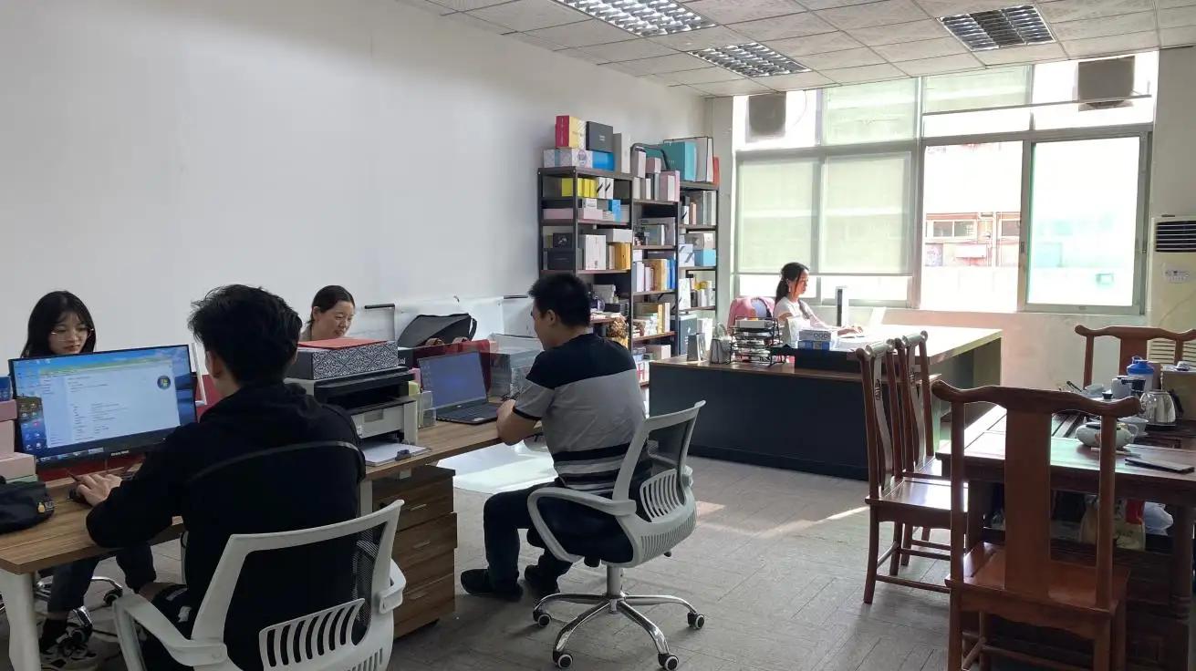 Dongguan Luck Packing Products Co., Ltd.