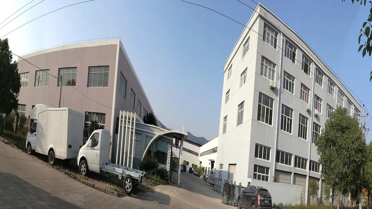 Taizhou Three Leaf Daily Products Co., Ltd.