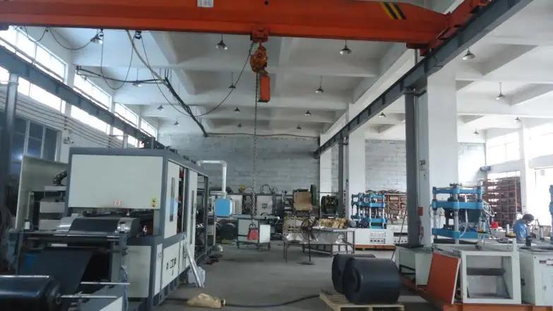 Taizhou Tianhua Plastics Machinery Co., Ltd.