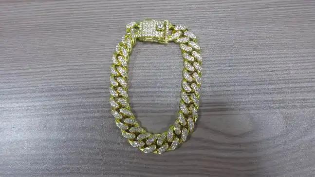 Yiwu Renqing Ornament Co., Ltd.