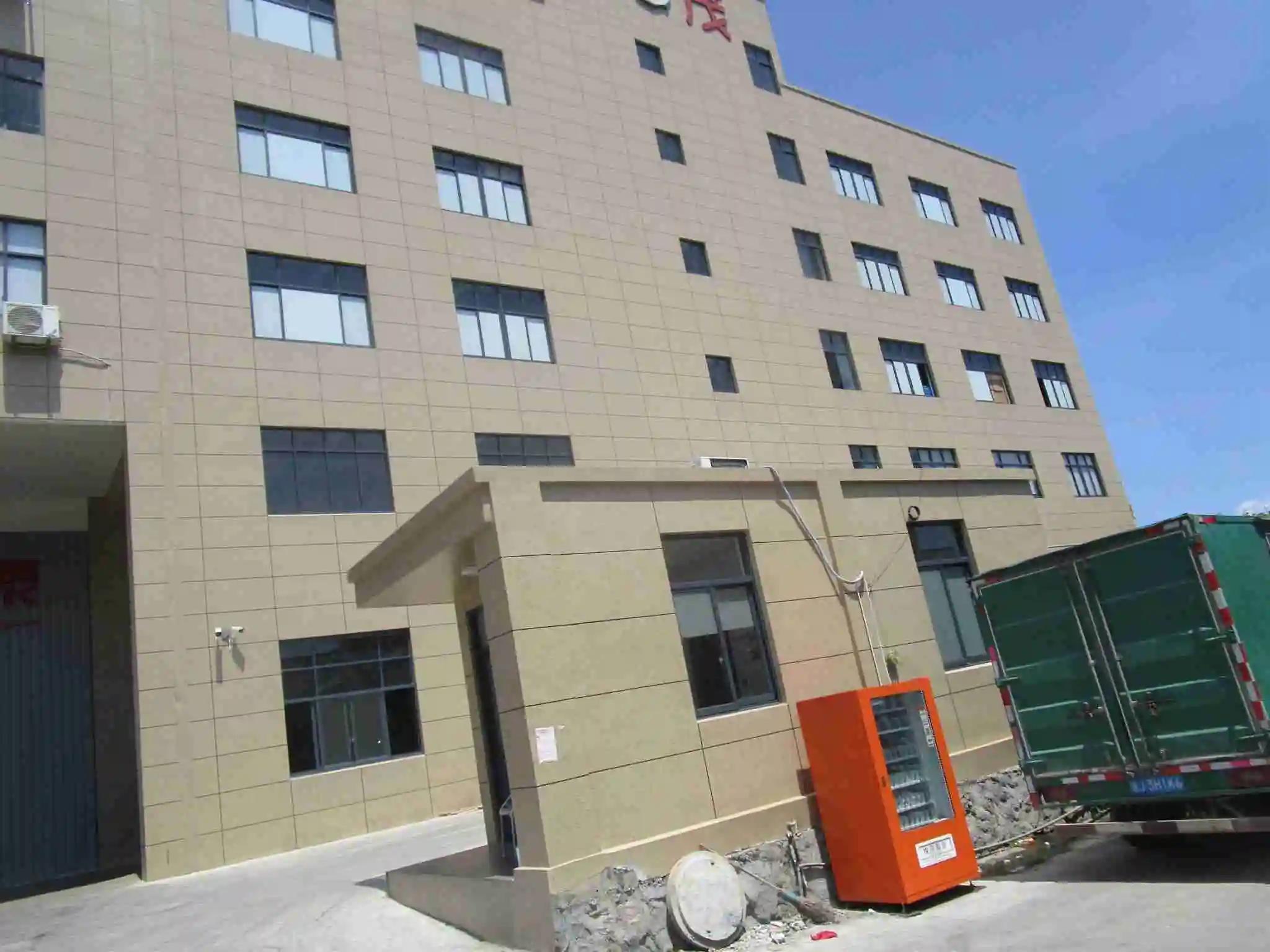 Taizhou Huangyan Lunfa Plastic Co., Ltd.