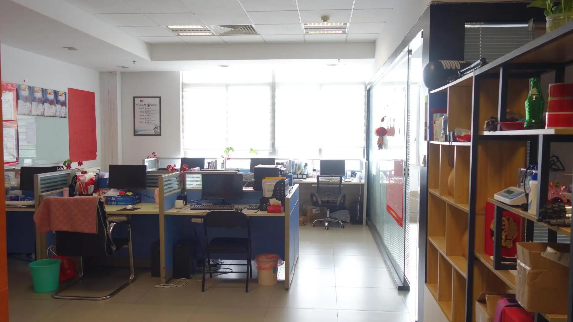 Tongxiang Jinqi Plastic Packaging Co., Ltd.