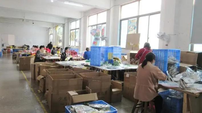 Yiwu City Novelty Party Crafts Co., Ltd.