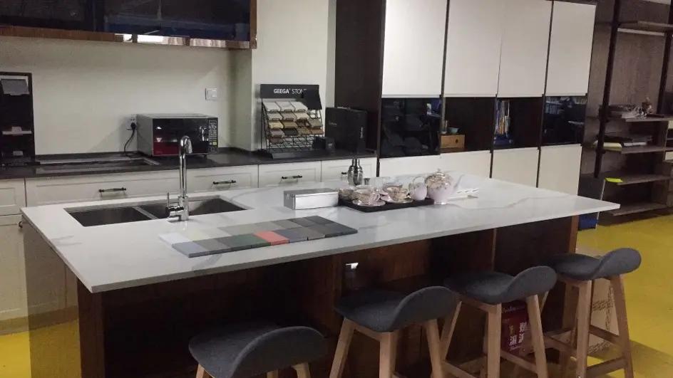 Hangzhou Vermon Houzz Furniture Co., Ltd.