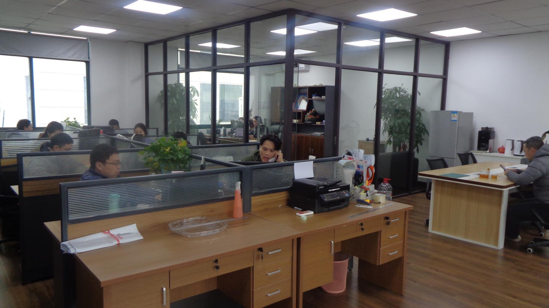 Ningbo Hugeleaf Gardening Products Co., Ltd.