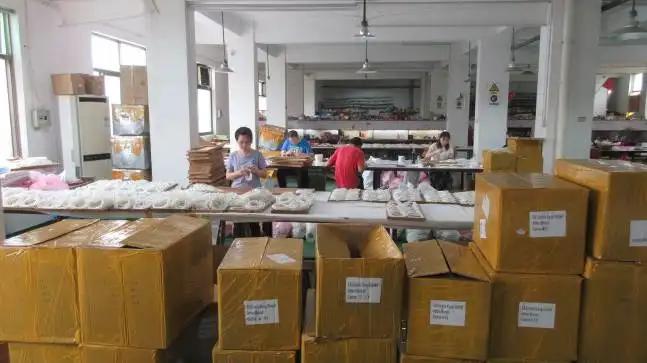 Yiwu Renqing Ornament Co., Ltd.
