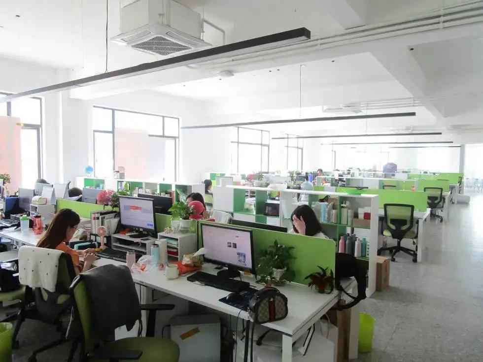 Taizhou Huangyan Tenghua Plastic Technology Co., Ltd.