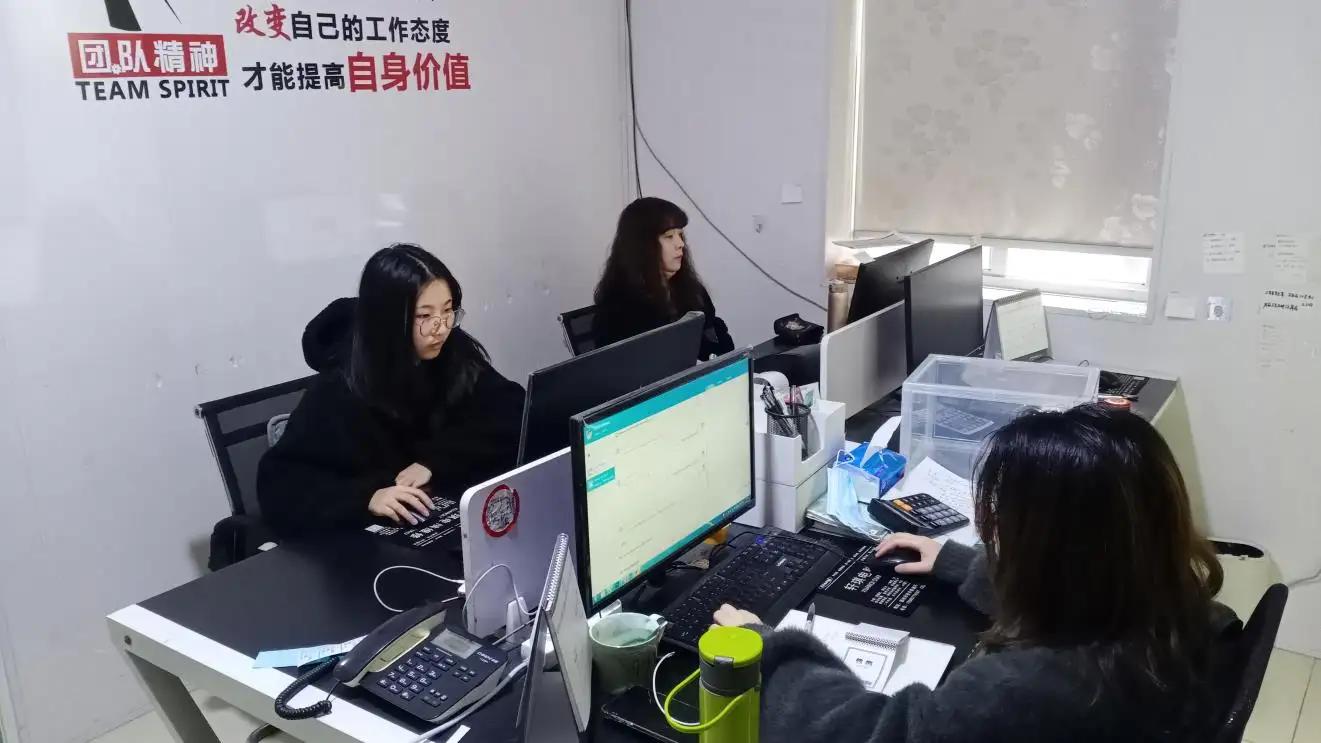 Taizhou Huangyan Hongchen Mould Plastics Co., Ltd.