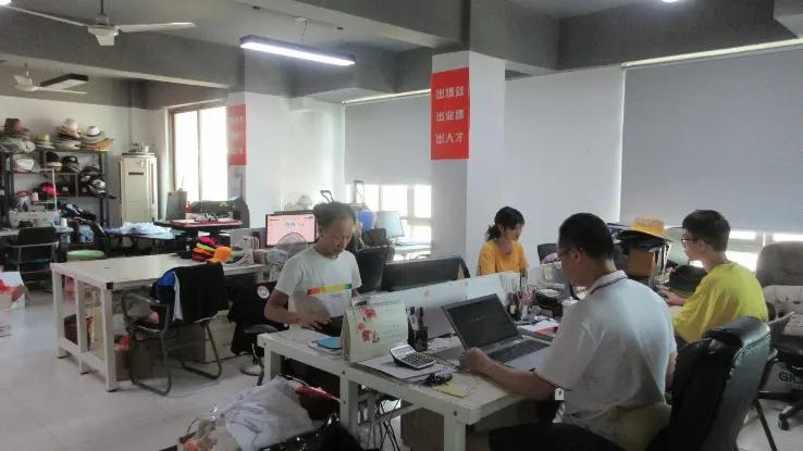 Yiwu Xinfeng Hat Co., Ltd.