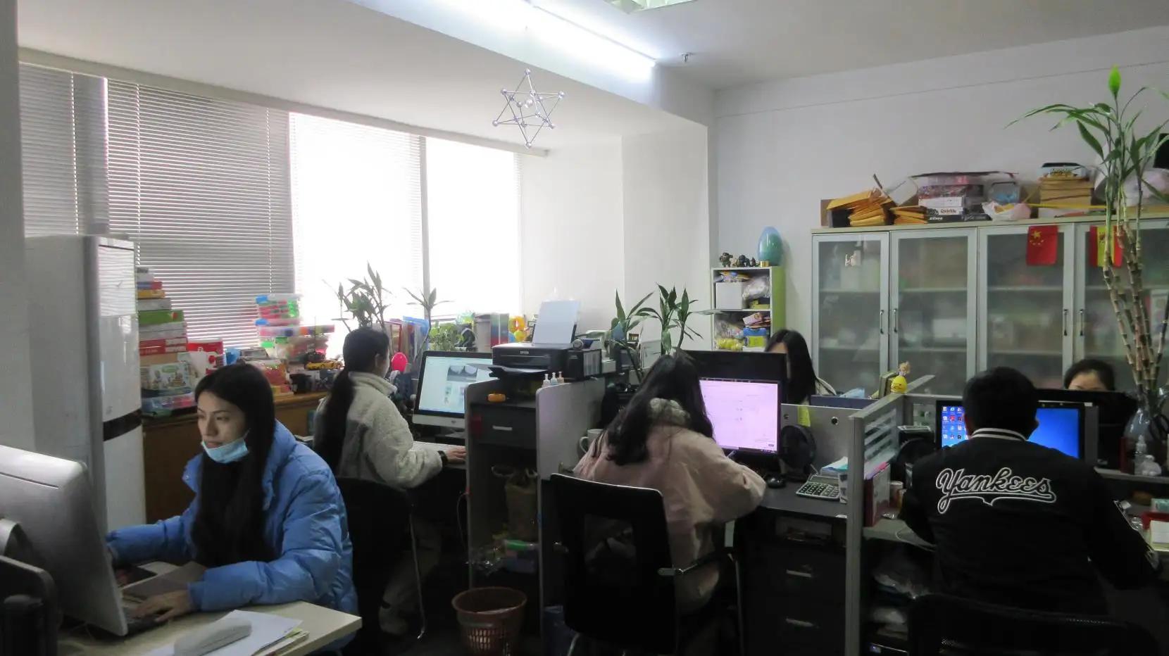 Yiwu B&T Crafts & Arts Co., Ltd.