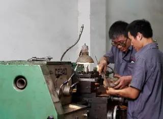 Guangzhou Caizhu Hardware Handicraft Article Factory