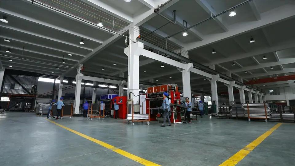 Yiwu Xinhui Commercial Equipment Co., Ltd.