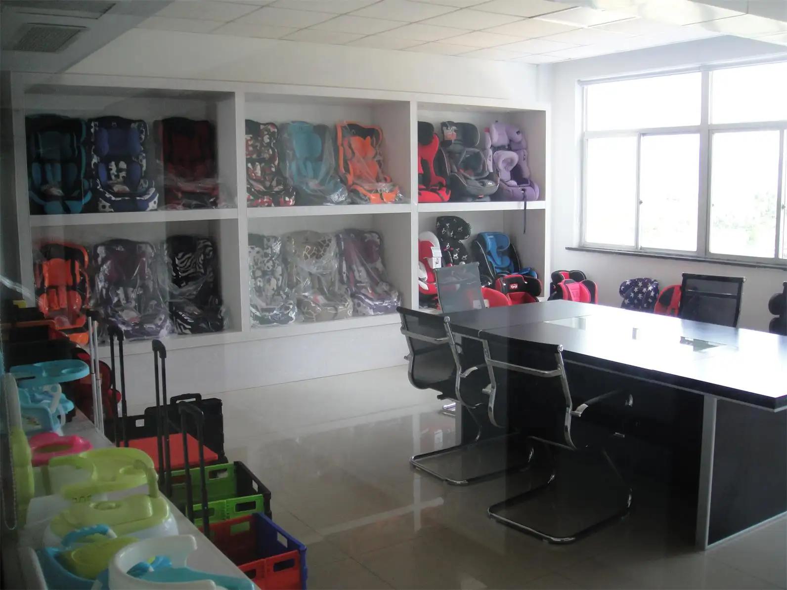 Tiantai Hongzhen Plastic Mould Co., Ltd.