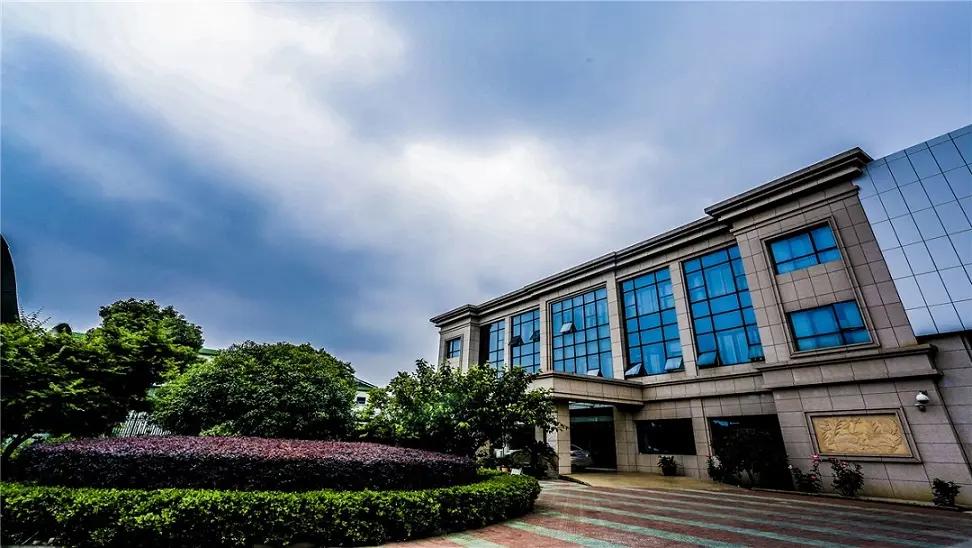 Yiwu Xinhui Commercial Equipment Co., Ltd.