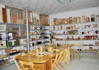 Jiangmen Pengjiang Jianda Wood Crafts Co., Ltd.