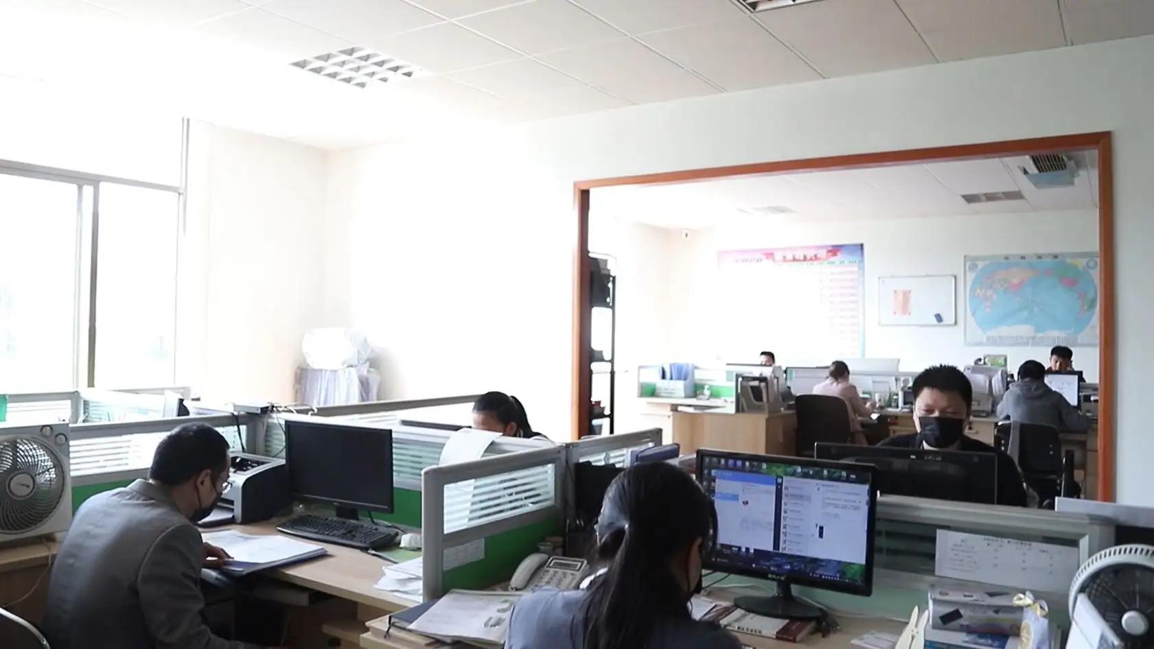 Ningbo Lvhua Plastic & Rubber Machinery Industrial Trade Co., Ltd.