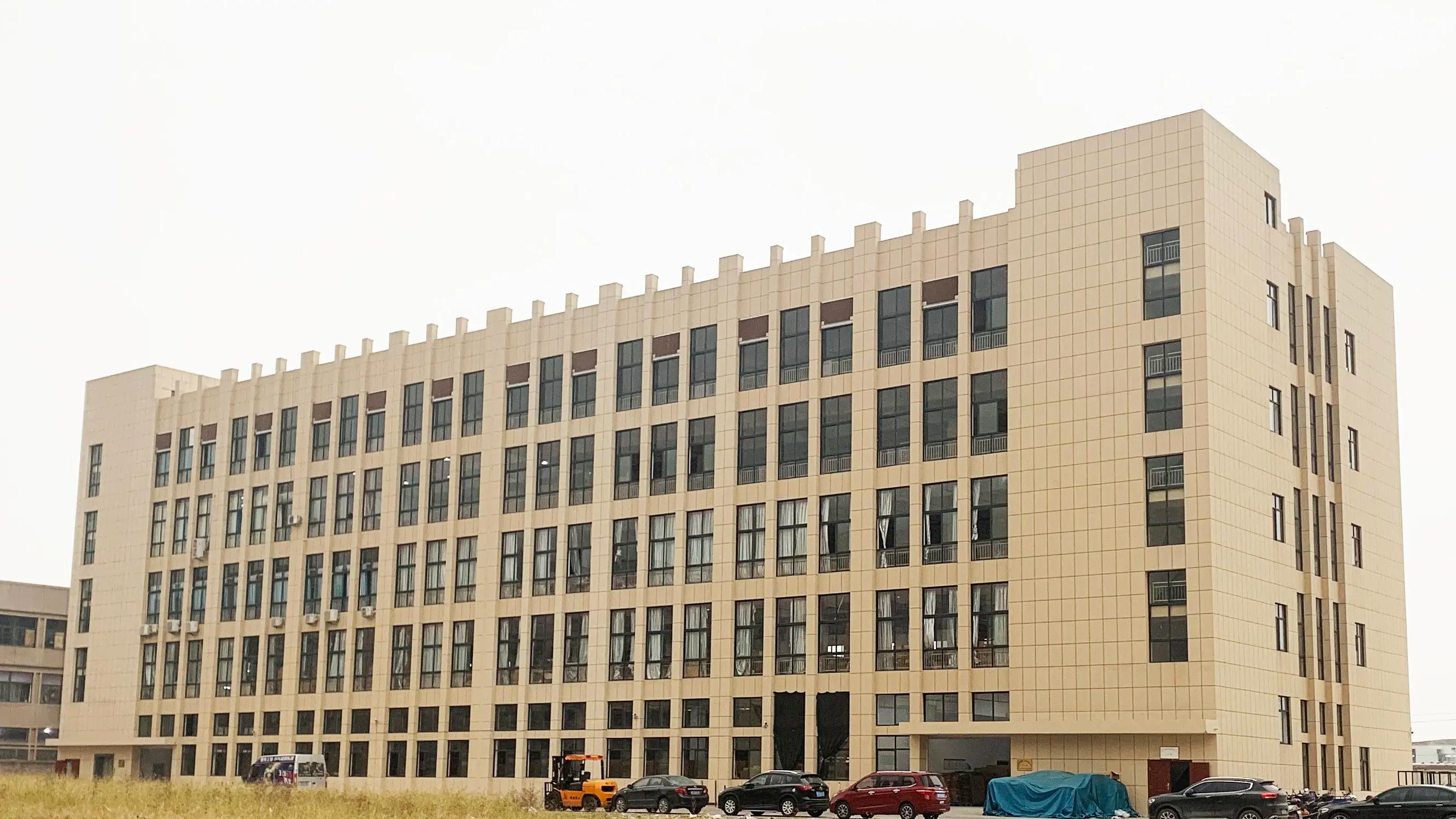 Yiwu Justop Bags And Cases Co., Ltd.