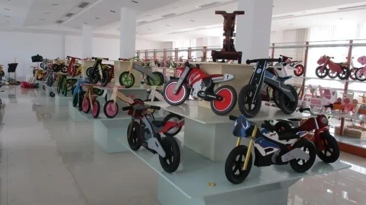 Jolly Arts & Crafts Manufacturing (ningbo) Co., Ltd.