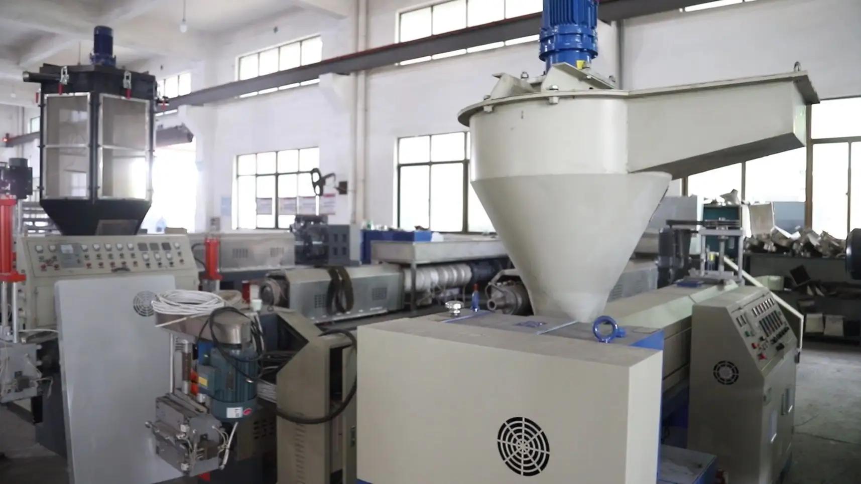 Ningbo Lvhua Plastic & Rubber Machinery Industrial Trade Co., Ltd.