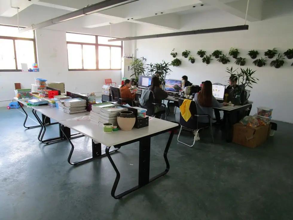 Wenzhou Jingqi Play Toys Co., Ltd.