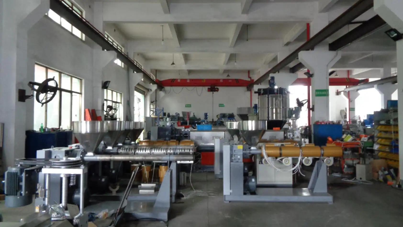Ningbo Lvhua Plastic & Rubber Machinery Industrial Trade Co., Ltd.